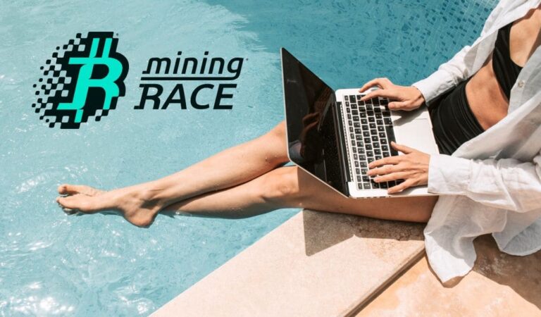 eine Frau liegt mit Ihrem Laptop am Pool, links oben ein großer Schriftzug mit Mining Race